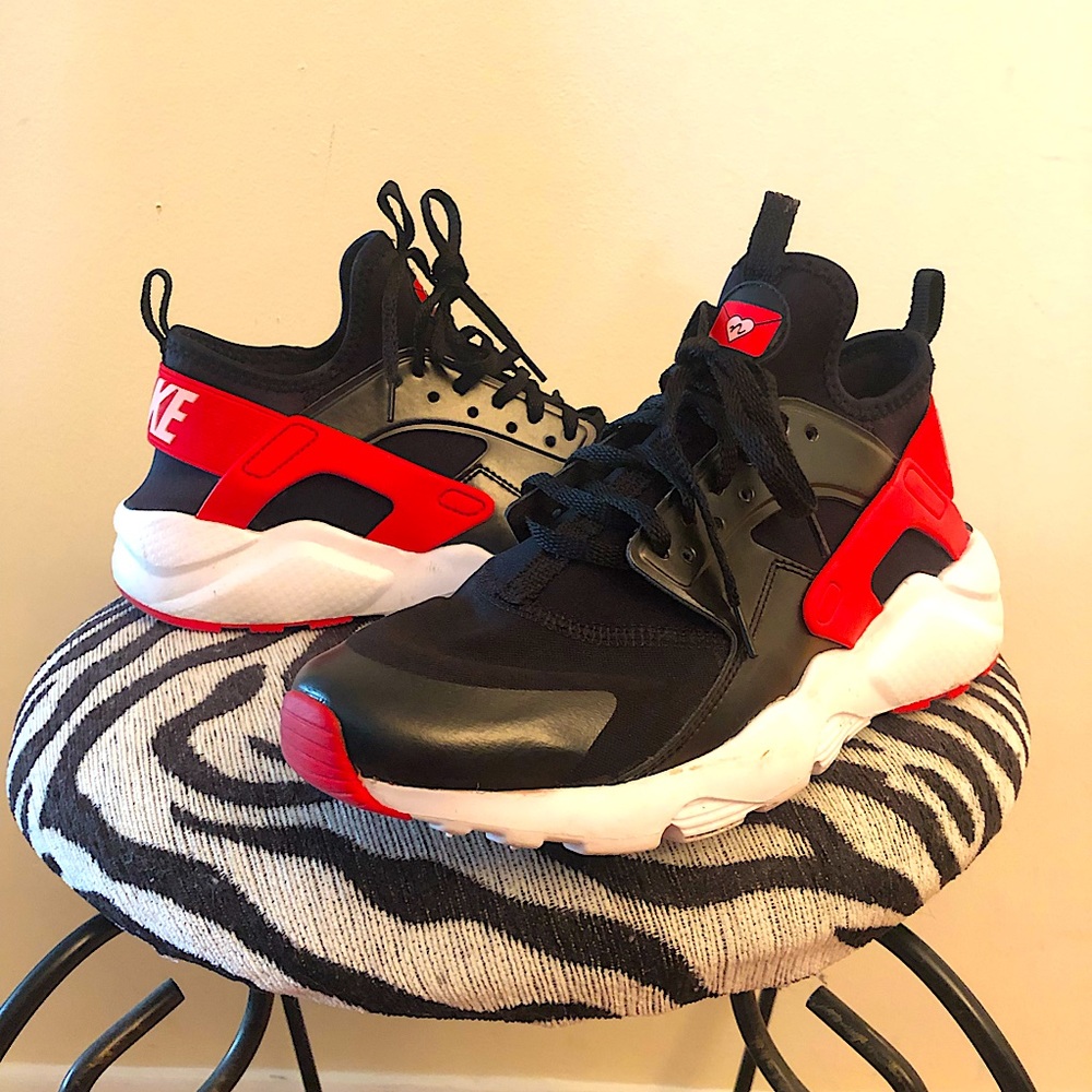GS NIKE HUARACHE ULTRA VALENTINES DAY